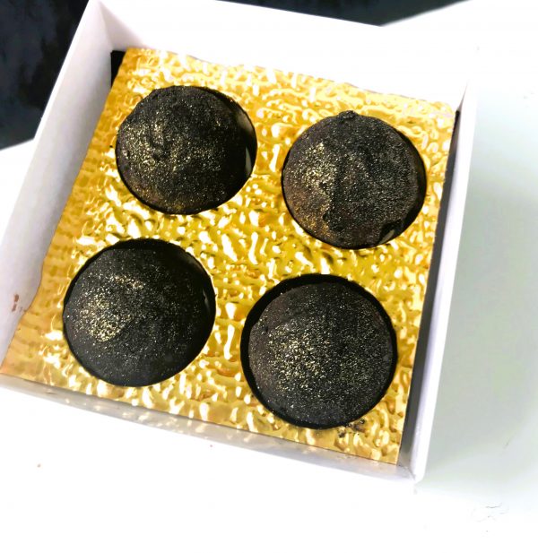 Gift box of 4 assorted truffles - Image 3