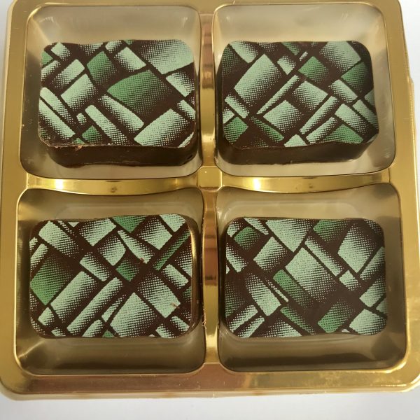 Gift box of 9 assorted truffles - Image 7